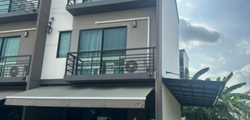 CH1184 ทาวน์โฮมให้เช่า ศรีนครินทร์-อ่อนนุช | บ้านกลางเมือง